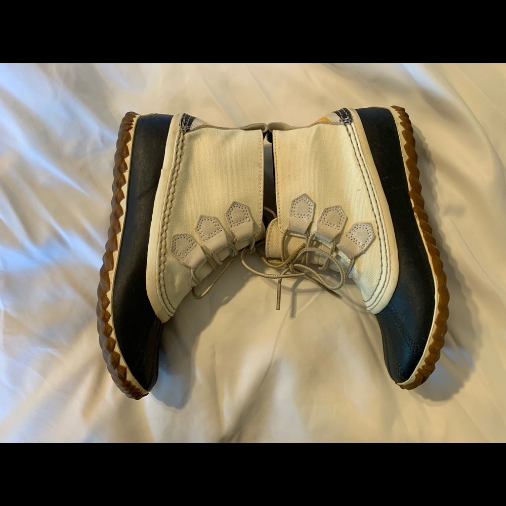 Sorel Hudson’s Bay booties size 7